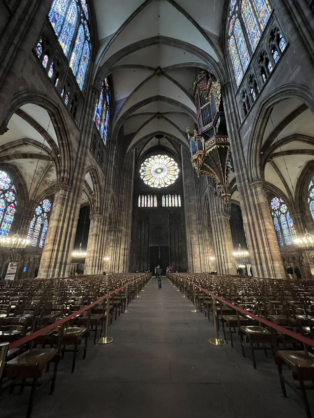 Skyward Majesty – Strasbourg’s Notre-Dame Cathedral Will Leave You Speechless ✨🕍  