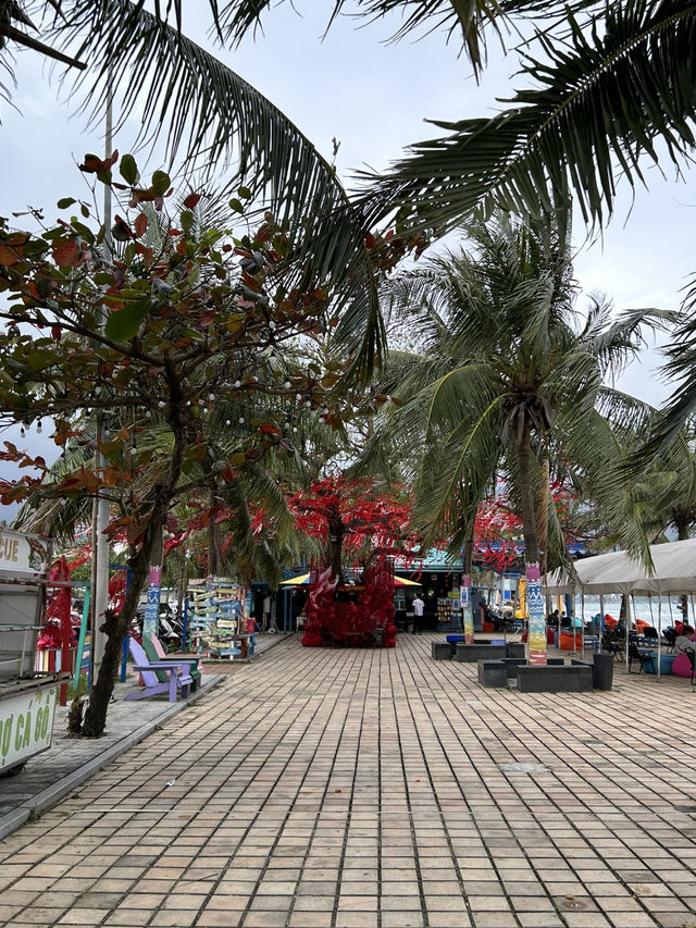 Sea view cafe with Lady Buddha view!