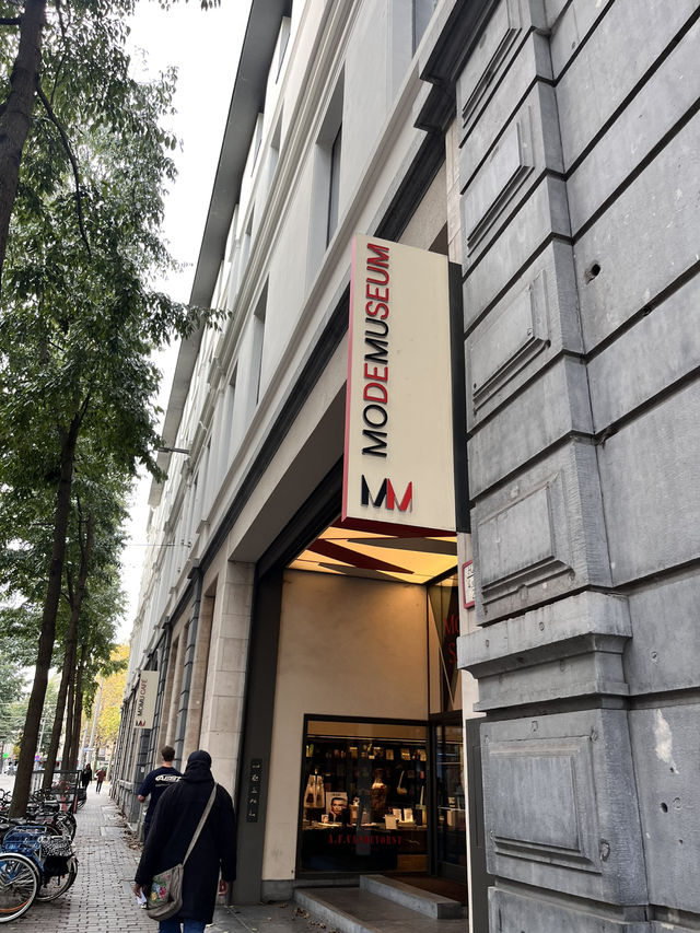 👗ファッションの歴史と今を体感|MoMu Fashion Museum Antwerp(モード美術館) 👗ファッションの歴史と今を体感|MoMu Fashion Museum Antwerp(モード美術館)