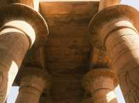 흙벽 사이로 이어지는 고대의 길