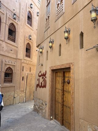 尼茲瓦：一段深入古老阿曼腹地的旅程