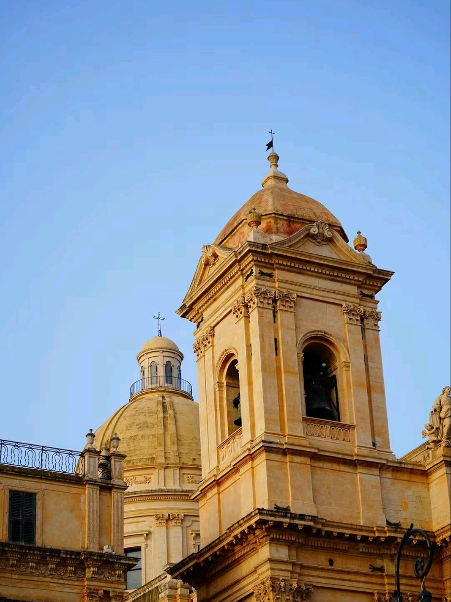 Katedral Noto yang Bersinar