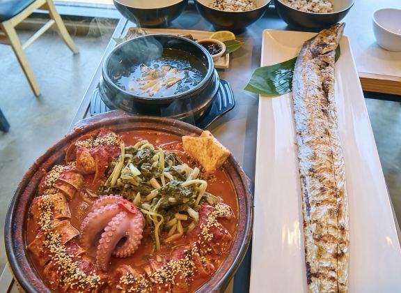 제주에서 꼭 먹어봐야 할 미식 여행: 섬의 진정한 맛을 담은 5가지 요리