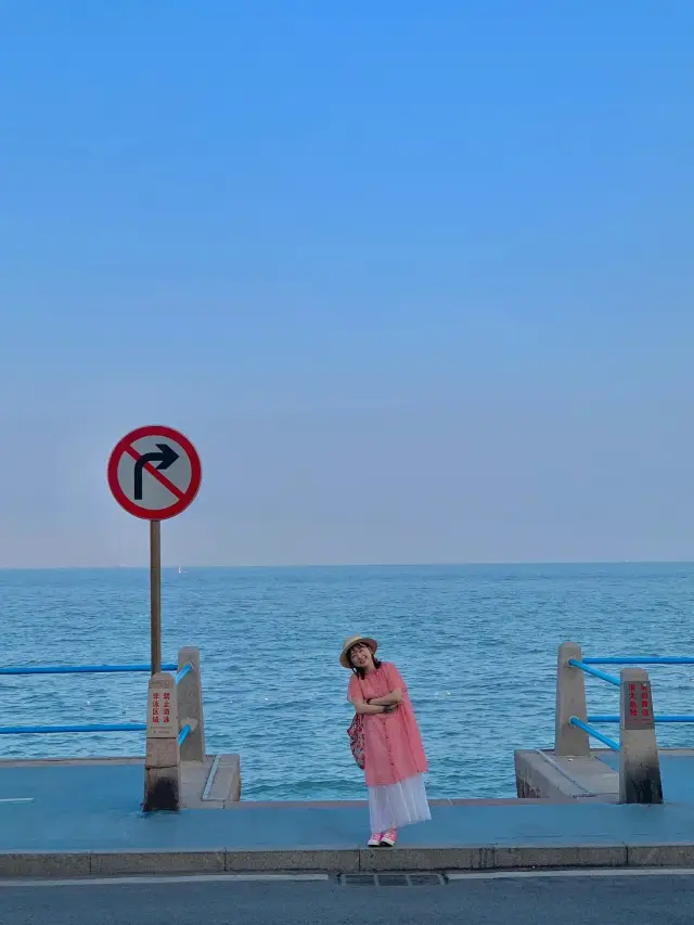 按照圖片順序，青島沉浸式《一直游到海水變藍》