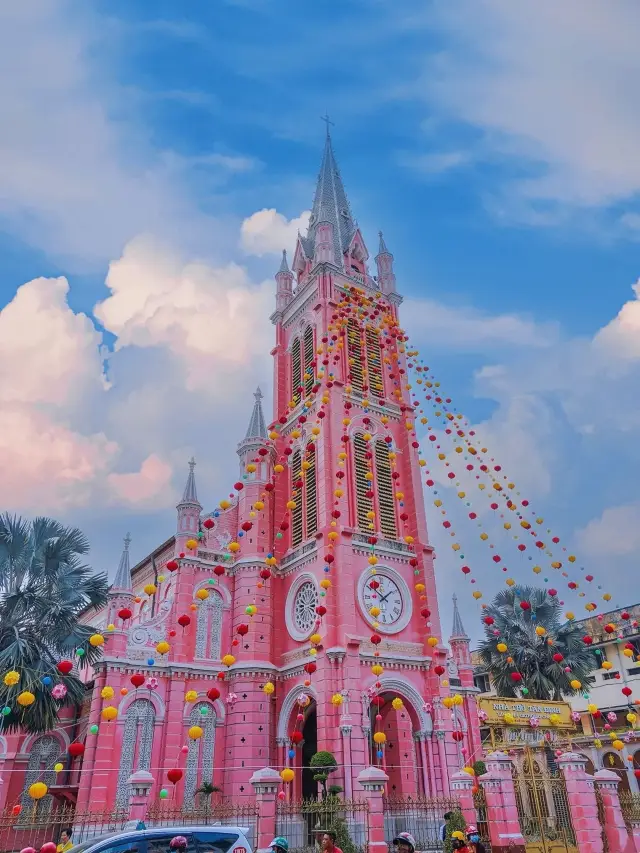 Must-Dos in Ho Chi Minh City! ⛪️🌇