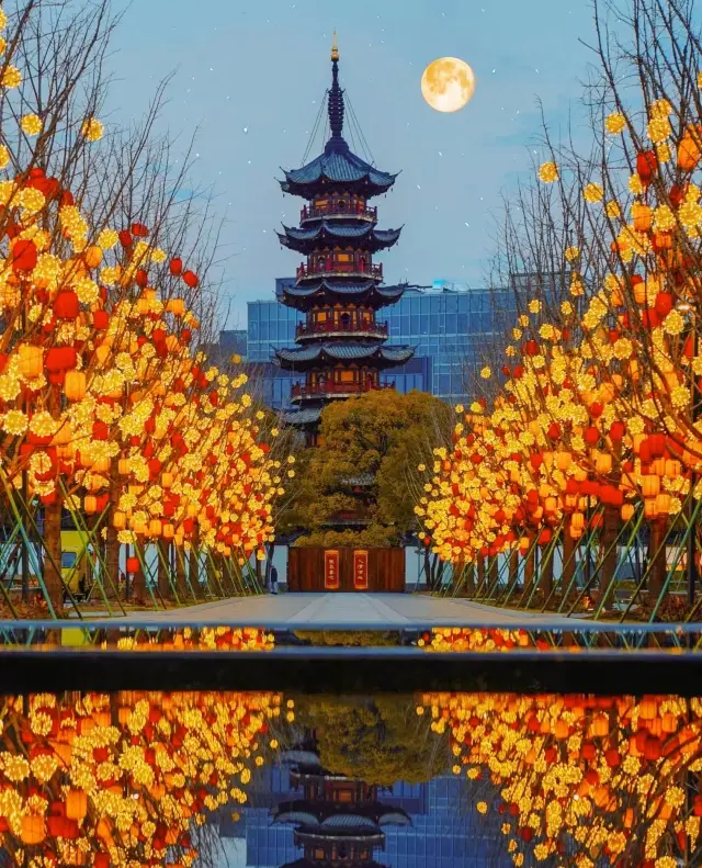 豫园を押し込まないでください、龍華寺のライトアップ、美しい蝶のランタン、運を持ってきてください
