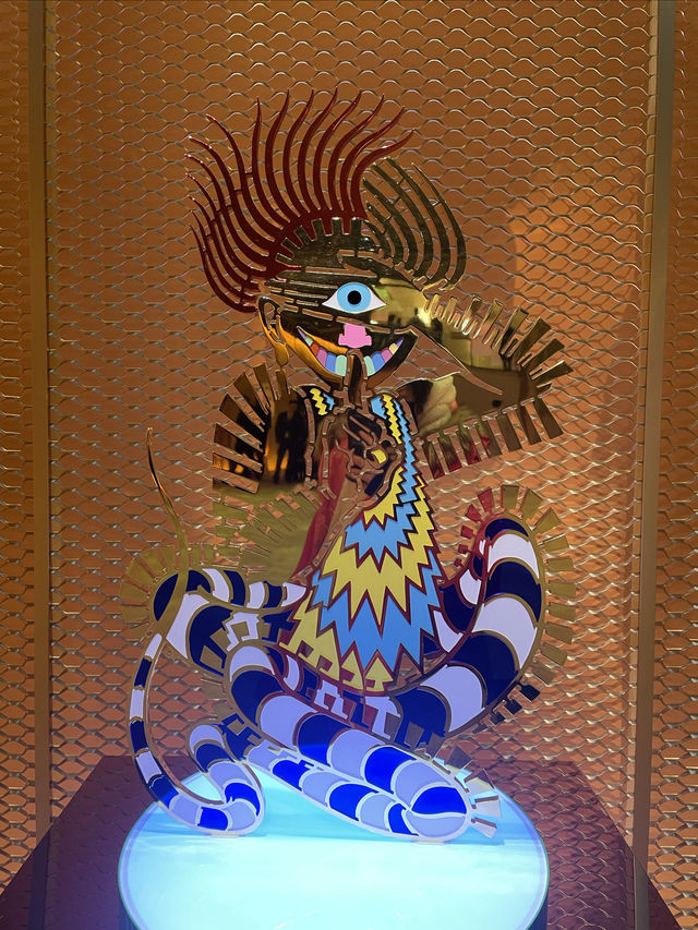 魔都看展｜還有誰！能把蛇形珠寶設計活了！