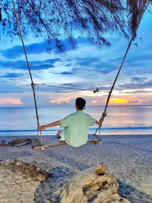 푸껫 섬의 작은 놀라움 | 카말라 해변의 일몰