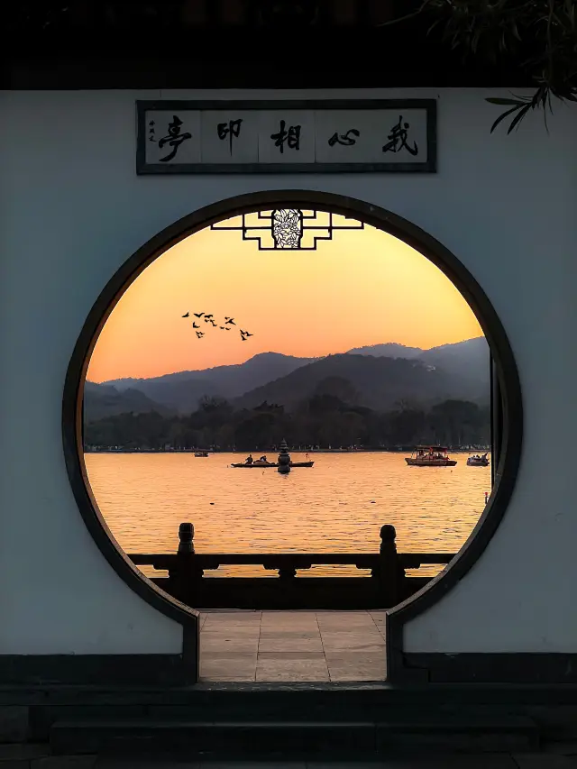 "The Pavilion of Mutual Affection", the epitome of romantic sunset at the heart of West Lake.