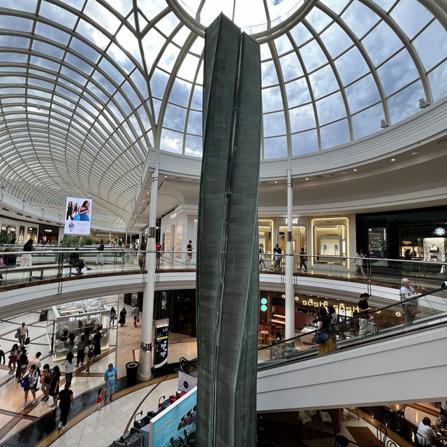 Fashion Capital-Australia’s largest shopping center, Chadstone Shopping Center, Melbourne 