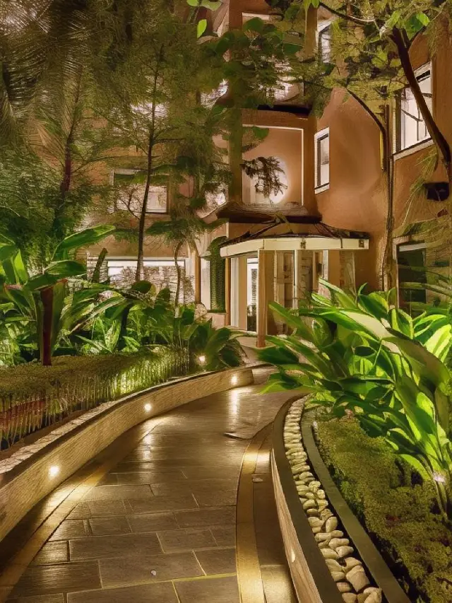 🌟 Kathmandu's Top Stays: 4-Star Comfort & Culture 🏨✨