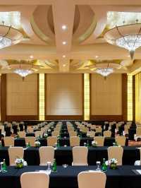 🌟 Jakarta's Luxe Life: Ritz-Carlton's Opulence Unveiled 🌟
