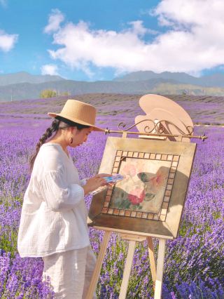 美哭了 夏日伊犁薰衣草山坡已花開成海 賞花徒步攻略