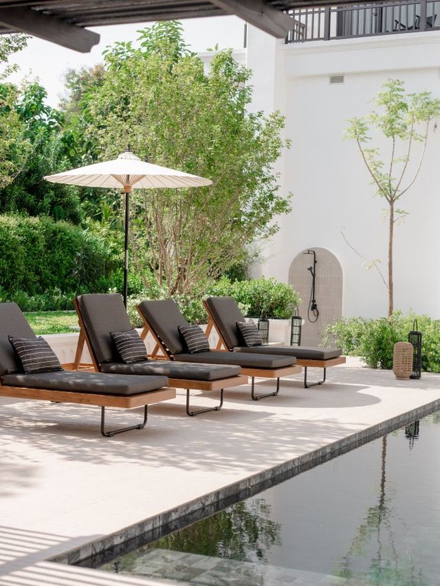 🌴 Chiang Mai's Serene Oasis: Burirattana Hotel 🏨✨