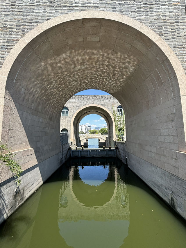 蘇州城牆博物館位於蘇州相門段城牆南段城牆內
