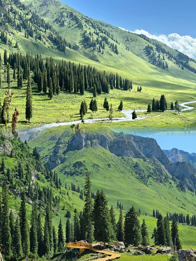孟克特古道可算是新疆旅遊的頂級景點了吧。