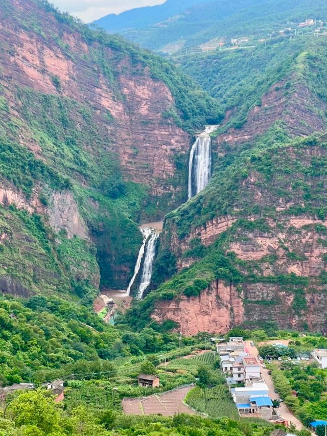 雲南的百丈漈！！！。