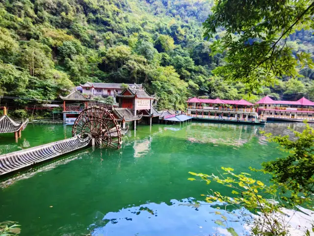恩施清江蝴蝶崖| 探索自然奇觀嘅美妙之旅。