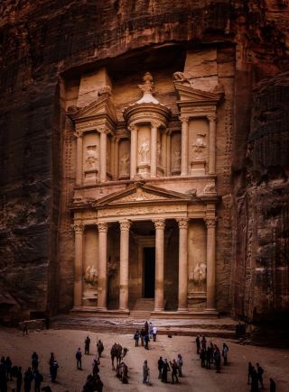 Dazzling Amman: An immortal legend carved by time, where ancient civilization and modern charm intertwine.