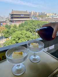 西安這家火鍋店，俯瞰鼓樓鐘樓位置可真好！！。