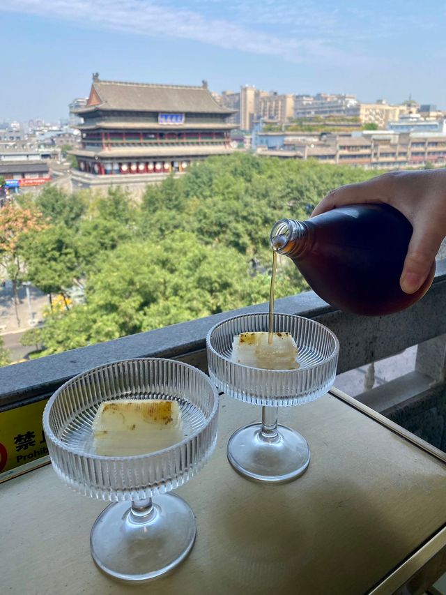 西安這家火鍋店，俯瞰鼓樓鐘樓位置可真好！！。