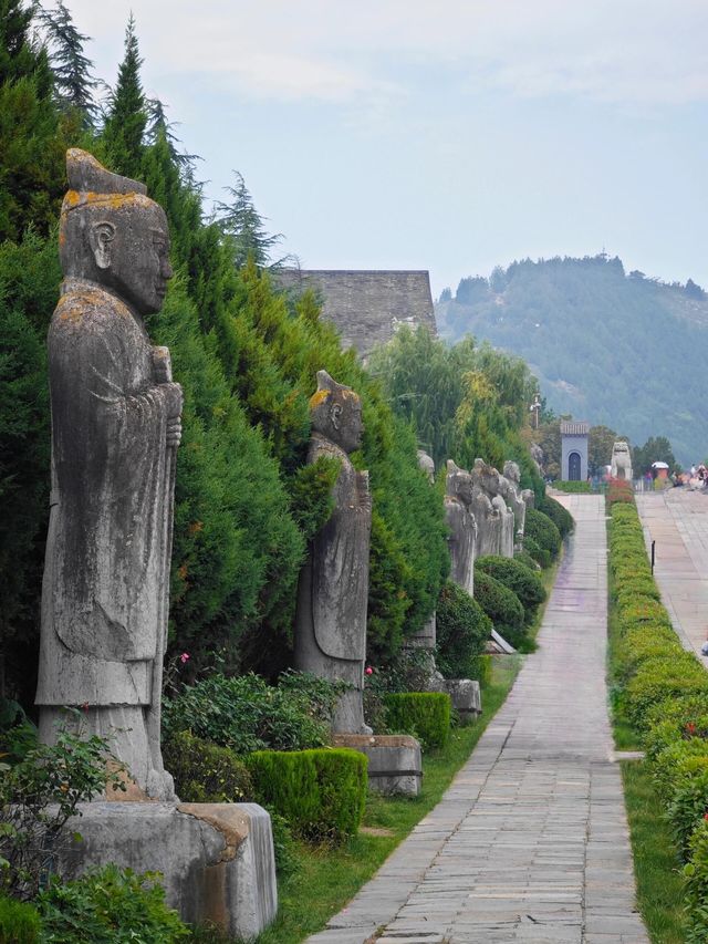 西安旅遊不要錯過武則天的陵墓——乾陵。