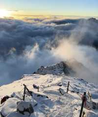 《四姑娘山：一場與雪山的夢幻邂逅》。