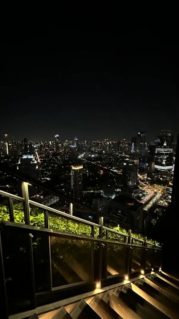 Bangkok | Dazzling Nightlife at Moon Bar