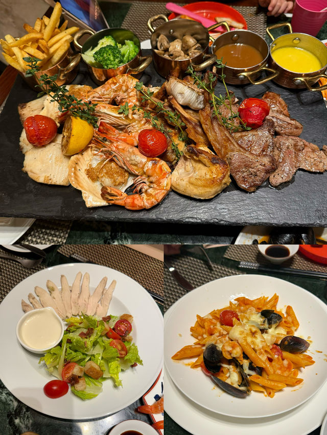 上海麗晶酒店東方明珠泳池。