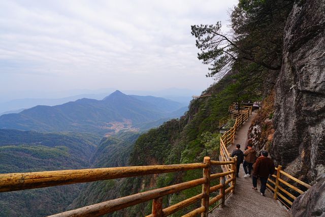 明月山