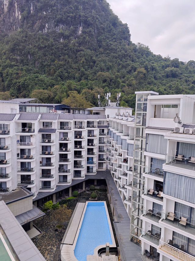 陽朔｜入住這裡打開窗簾就能看到漓江和山景！