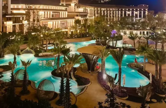 This hotel has it all! The perfect choice for family trips. 