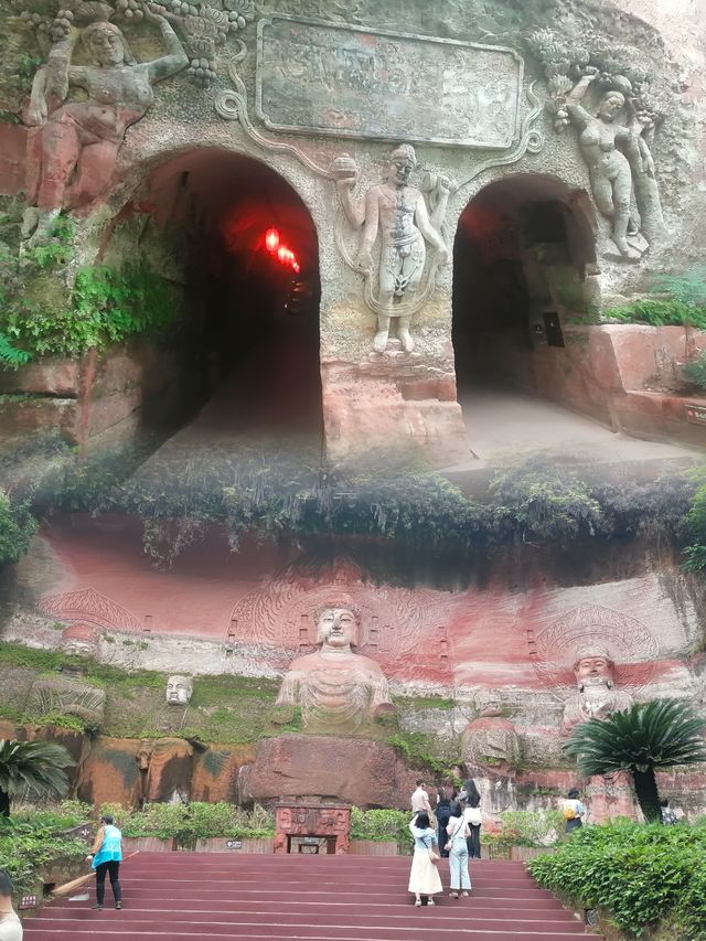 喺樂山，必推薦嘅東方佛都，體驗唔同文化
