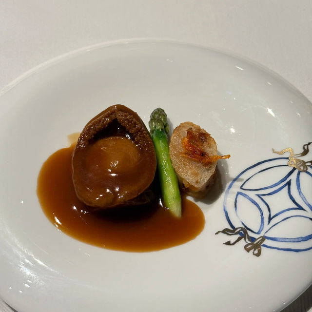 🇲🇴｜體驗澳門唯一米其林，吃飯才能看得Kaws 天颐餐厅