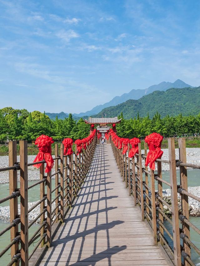 夏天的成都等地，風景美得令人窒息，絕對值得一遊！