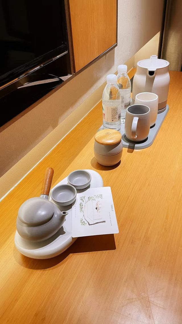 你一句春不晚，我並到了真江南。
全季酒店：在城市煙火裏，打撈治癒的旅居時光（湖南人文科技學院鴻潤酒店人文店）