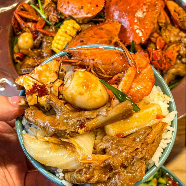 呢間肉蟹煲真係好食到爆燈