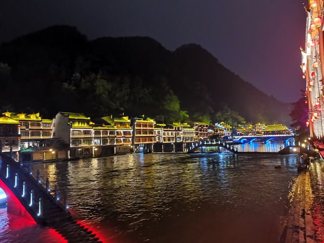 那年走在湘西古城的街道
