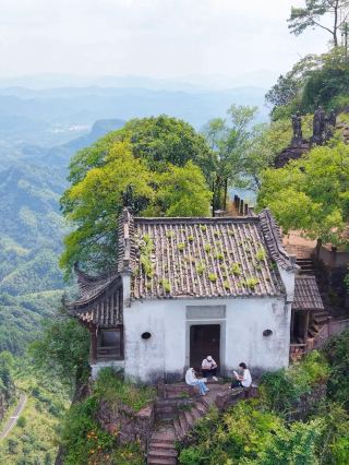 Compared to the bustling crowds of Huangshan, I prefer this niche fairy mountain hidden in southern Anhui - Qiyun Mountain
