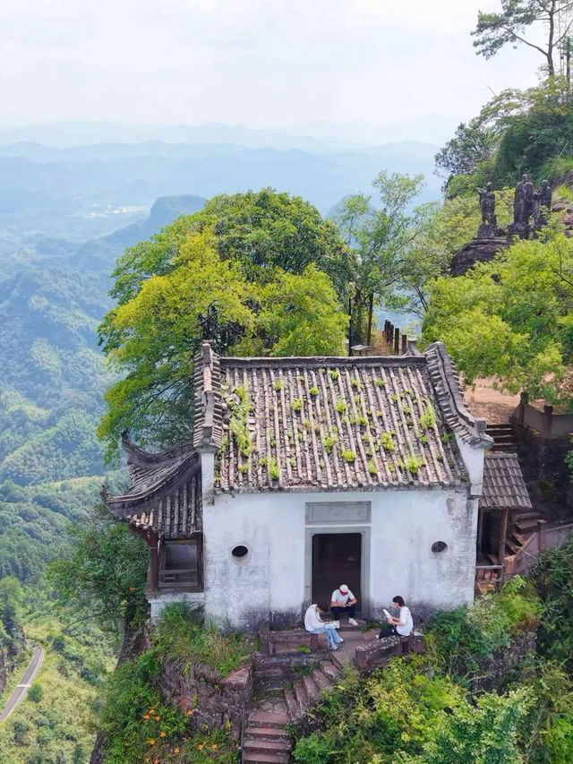 比起黃山的人潮洶湧，我更偏愛這座藏在皖南的小眾仙山-齊雲山