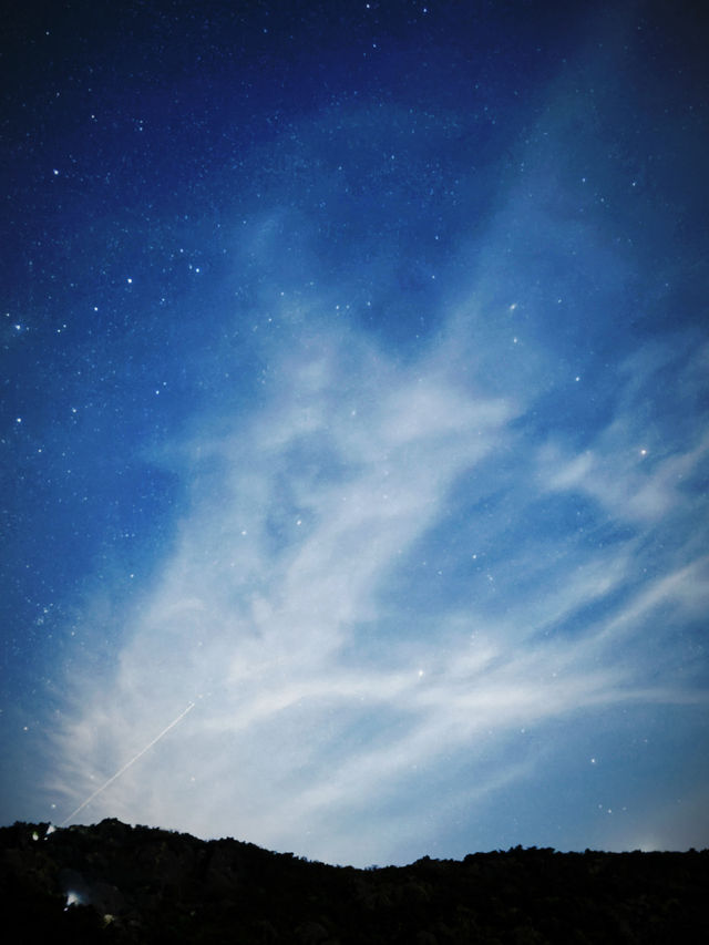 龍溪水庫邂逅一場盛大的寂靜輝煌，夜宿大雷山與星海共眠