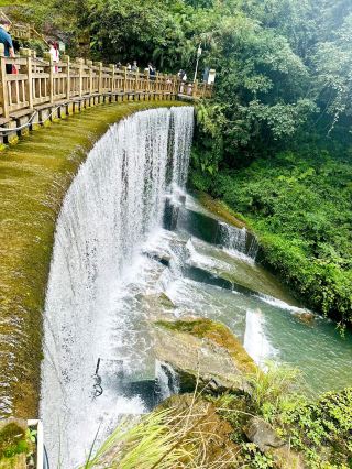 Yunnan Zhaotong Huanglian River's hundred-meter waterfall hidden deep in the mountains