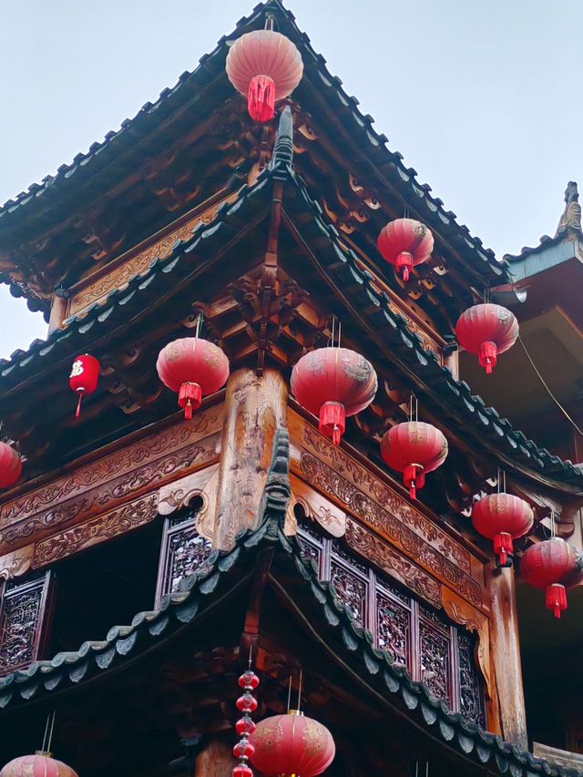 丘北慢時光｜漫步普者黑，在古街屋簷下邂逅詩意雲南  必去理由： 600年古村治癒系慢生活！山水畫