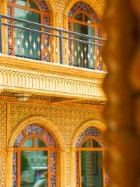 金與白交織好似異域世界