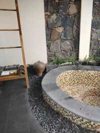 騰衝銀杏季躺平指南！三宅一界頂奢度假