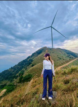 천핑산 | 하이킹 가이드 + 복장 아이디어 + 체크리스트 류저우에서 차로 2시간 거리에 있으며, 차량 1대당 10위안으로 하루 종일 하이킹을 즐길 수 있습니다.