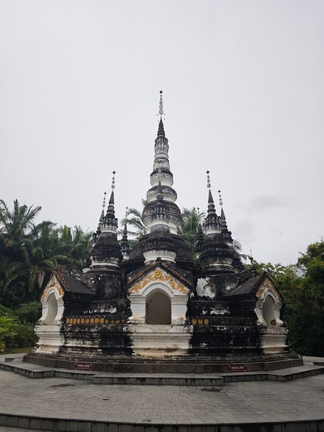西雙版納市區不得不去的曼聽公園和總佛寺