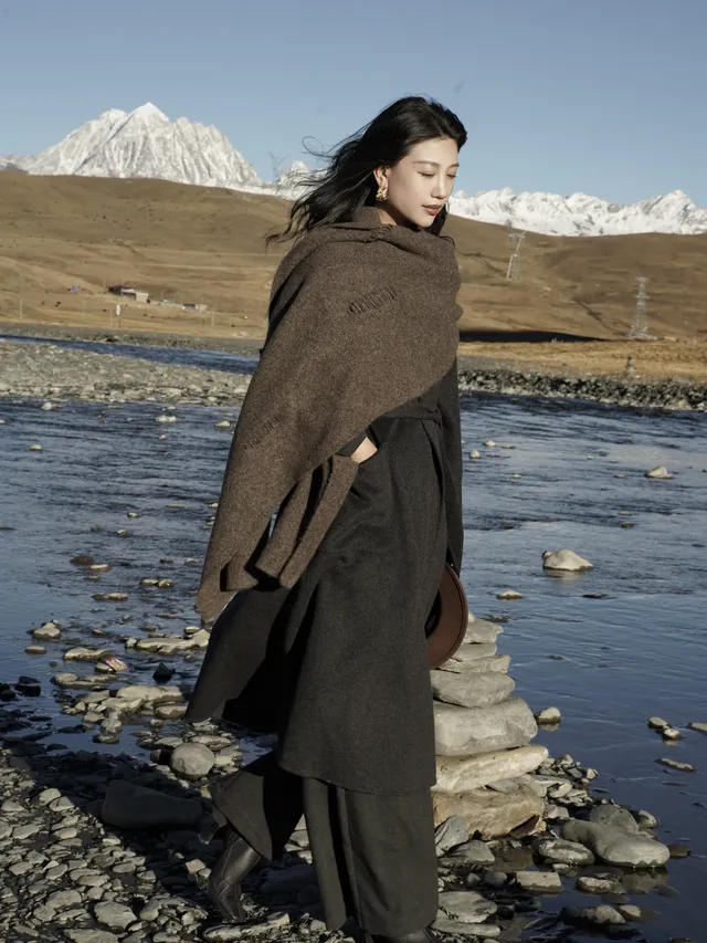 在雪山的凝視下,感受生命的奔放與靈性 在雪山的凝視下,感受生命的奔放與靈性