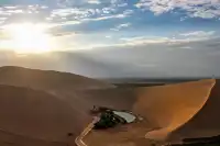 飛沙不落的月牙泉