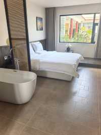 睡進玉龍雪山畫框裡這家設計師民宿也太絕了!